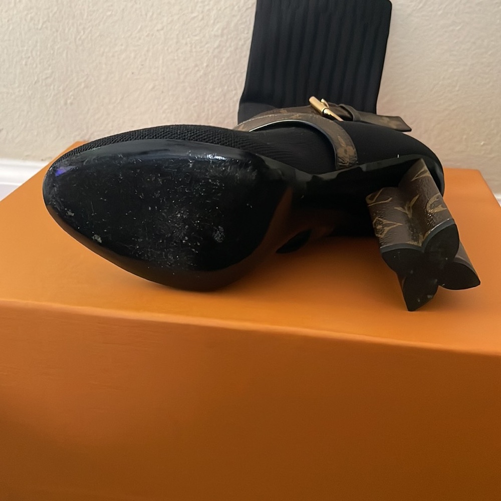 AUTHENTIC!! 💯Louis Vuitton Monogram Bootie. - Picture 3 of 4